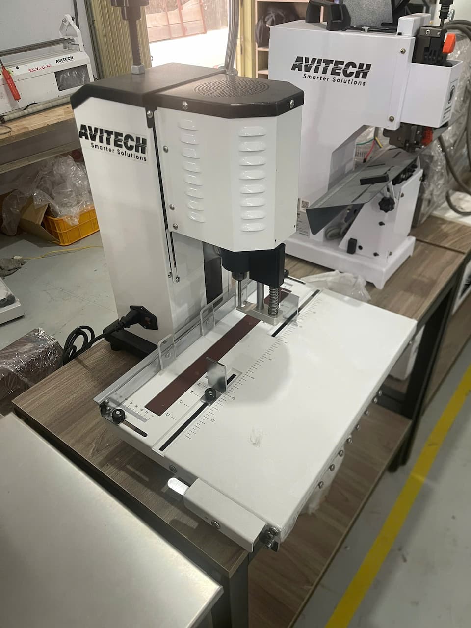 M&Aacute;Y KHOAN ĐIỆN 1 ĐẦU AV50A